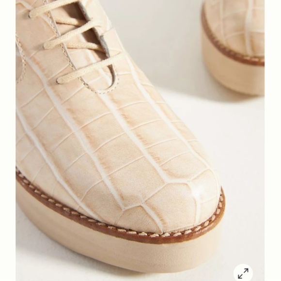ANTHROPOLOGIE Lace-Up Stompy Boots - Picture 3 of 9